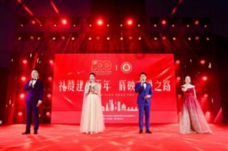 他正在读书吗?的英文